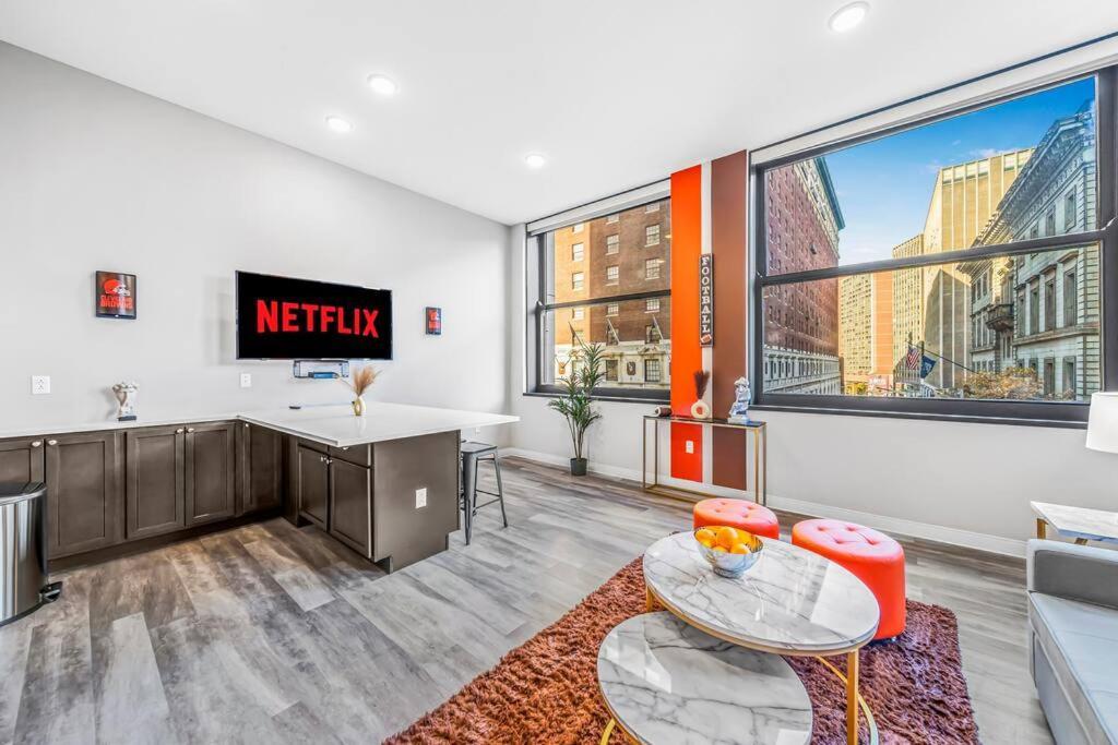 Heart Of Dt With Corner View And With Free Pool & Steam 307 Apartment Cleveland Ngoại thất bức ảnh
