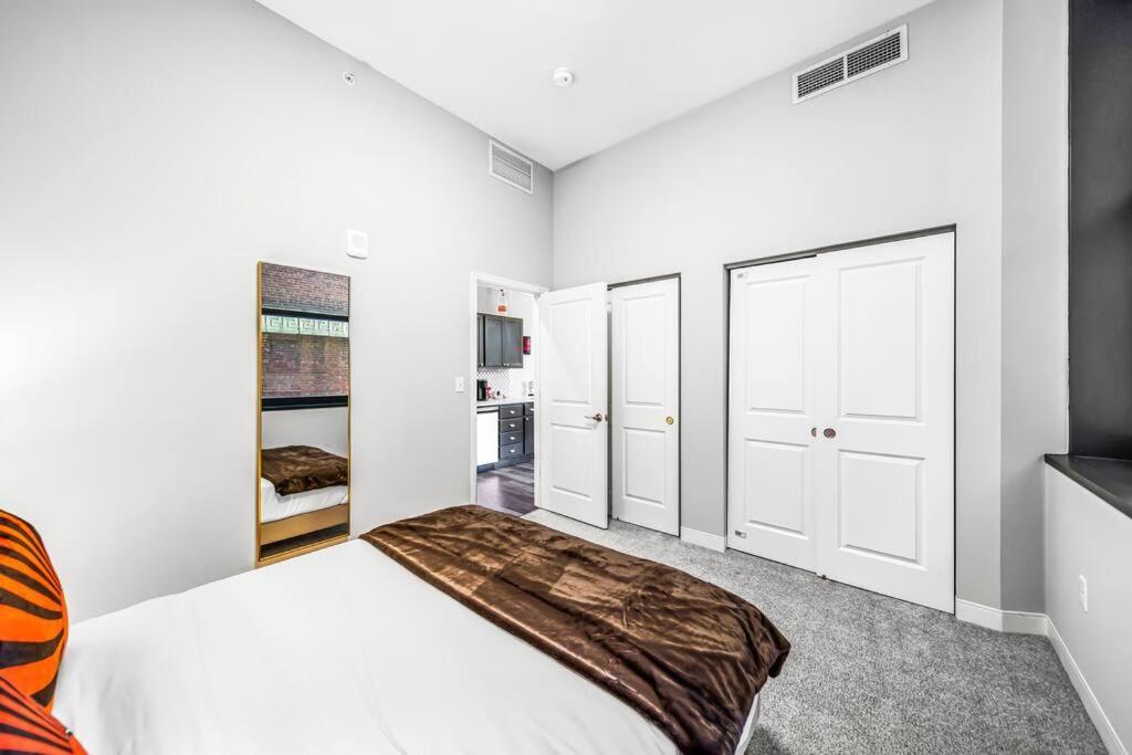 Heart Of Dt With Corner View And With Free Pool & Steam 307 Apartment Cleveland Ngoại thất bức ảnh