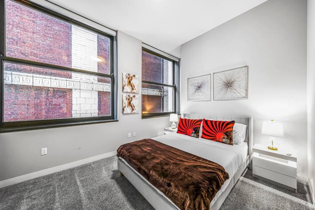 Heart Of Dt With Corner View And With Free Pool & Steam 307 Apartment Cleveland Ngoại thất bức ảnh